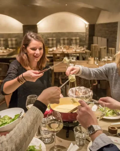 Dégustation fondue fromage Savoie Chez Pépé Nicolas Les 3 Vallées