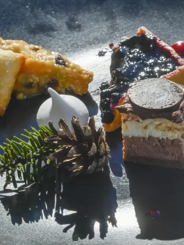 Assortiment desserts Chez Pépé Nicolas restaurant 3 vallées